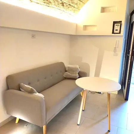 Apartment Cave *